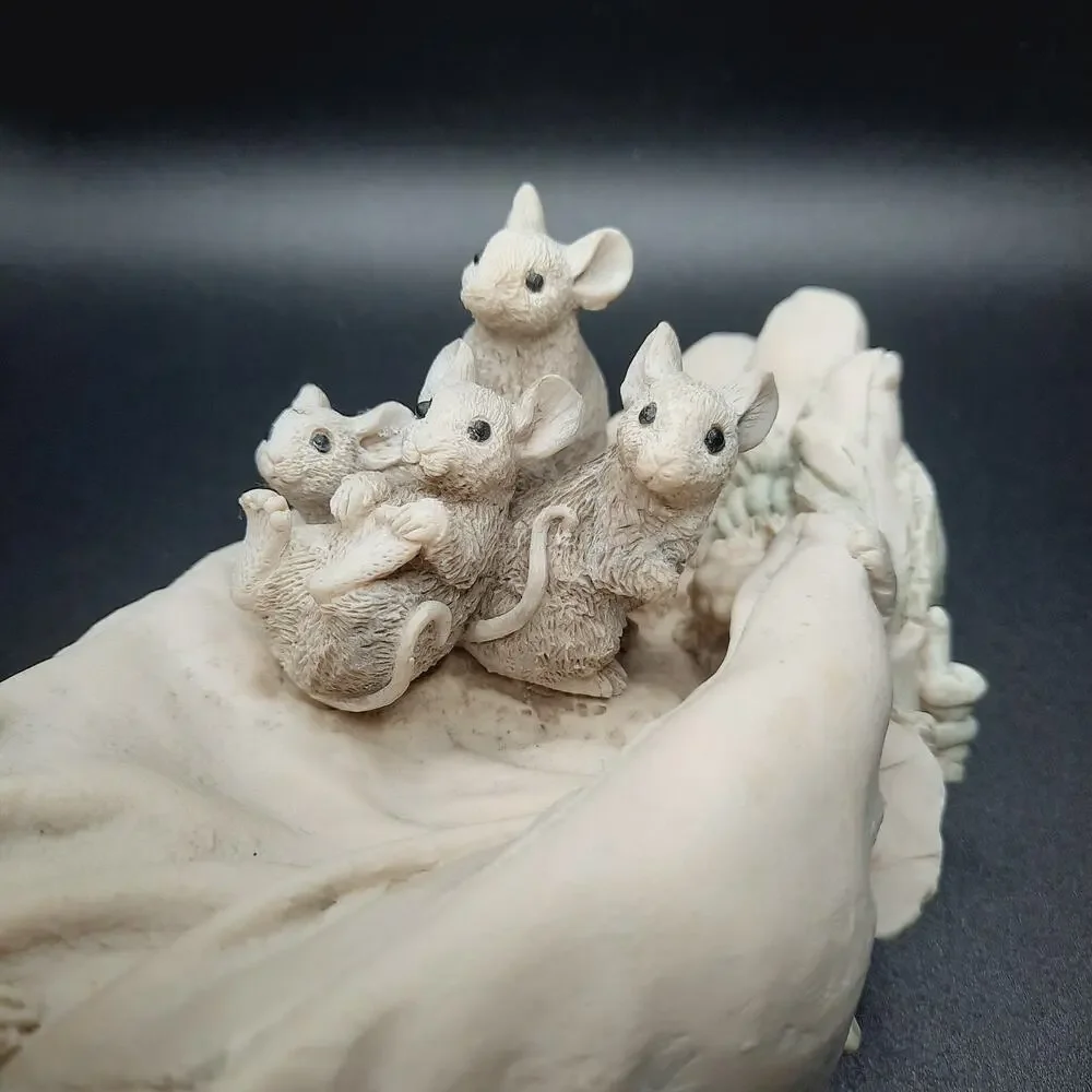 Vintage United Design Corp 1998 Mice On Garden Glove Figurine